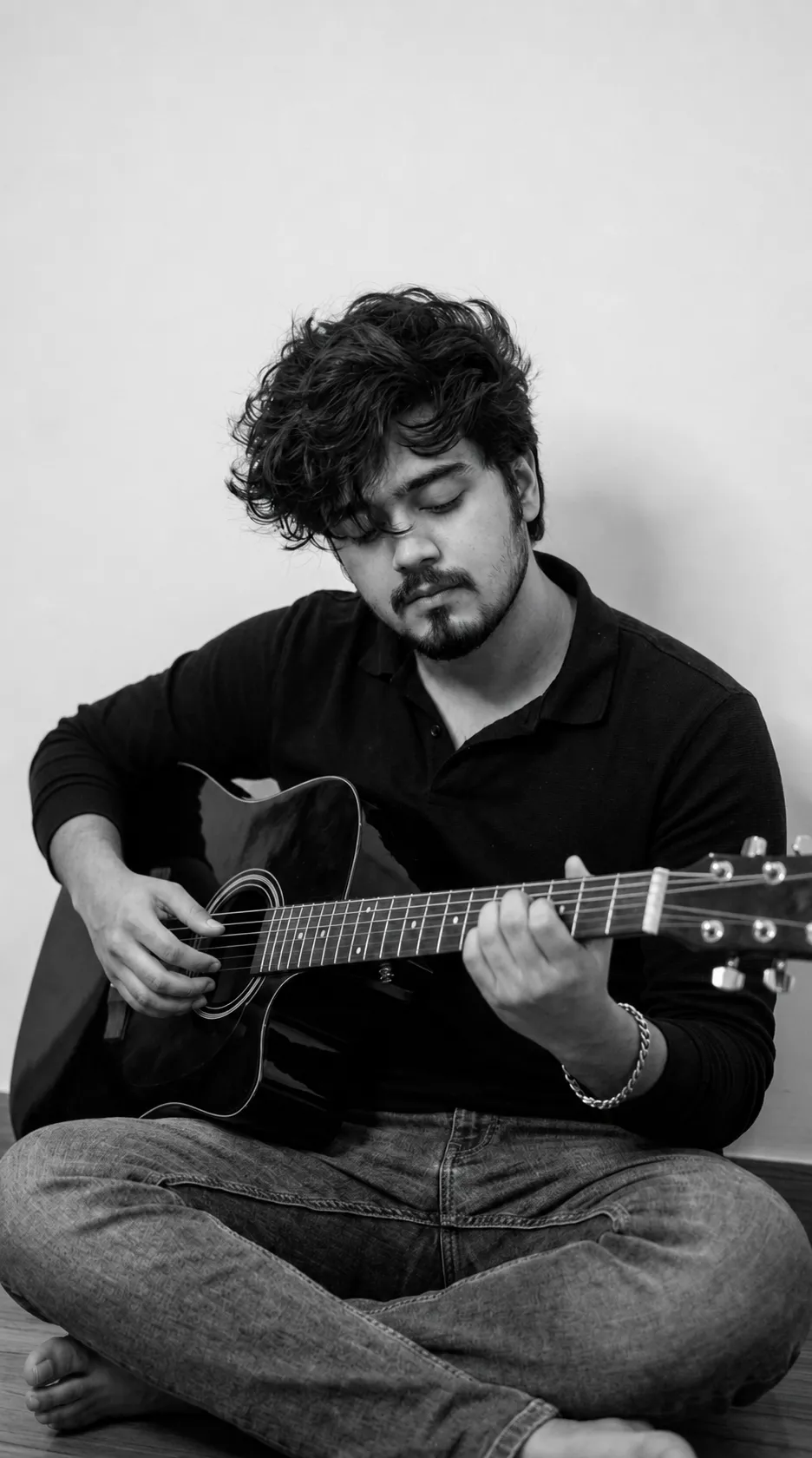 Guitar Playing Photo Prompt - Free Cinematic AI Prompt